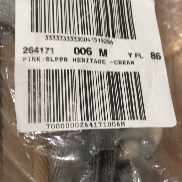 Victoria’s Secret PINK Mukluks BNWT - Picture 6 of 6